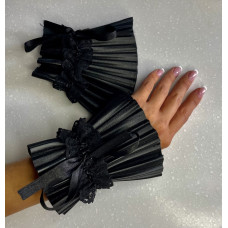 Плиссированные манжеты-наручники из экокожи Pleated Cuffs
