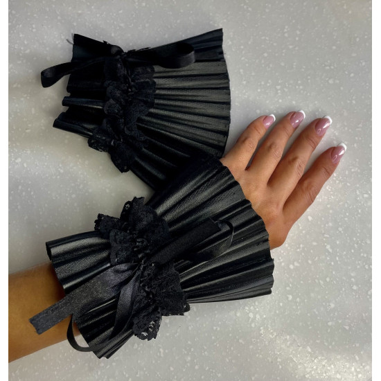 Плісировані манжети-наручники із екошкіри Pleated Cuffs