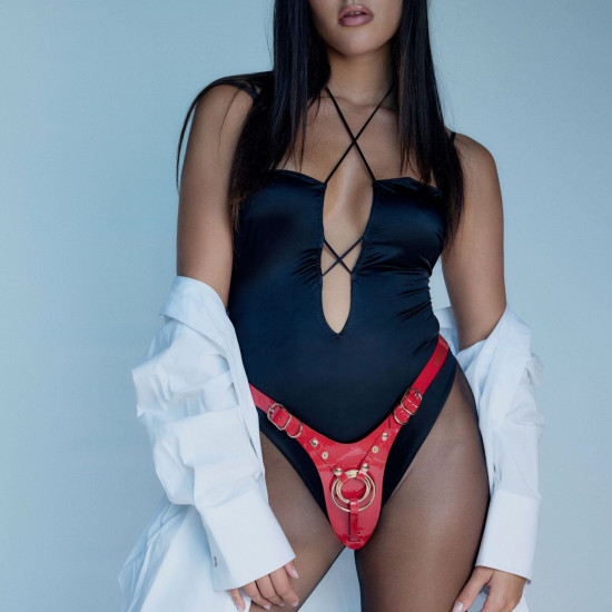 Трусики для страпона из экокожи, красные Strap-On-Me Leatherette Harness Fabulous Red Glossy, One Size