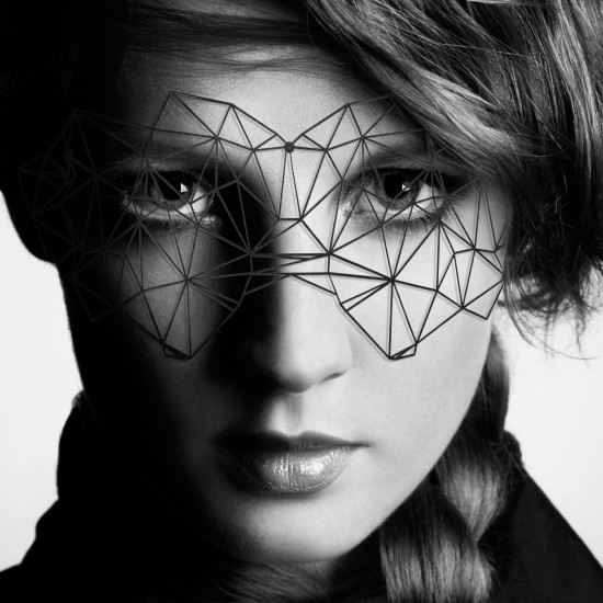 Маска на лицо из винила с клеевым креплением, без завязок Bijoux Indiscrets Kristine Mask