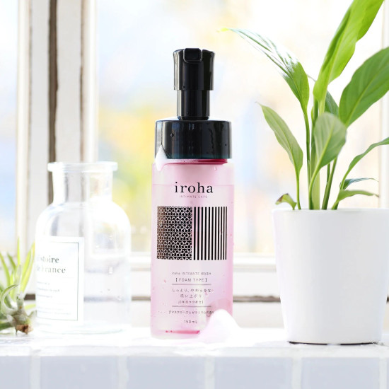 Пена для интимного ухода с ароматом дамасской розы и герани Iroha Intimate Wash Foam Type Damask Rose And Geranium, 150 ml