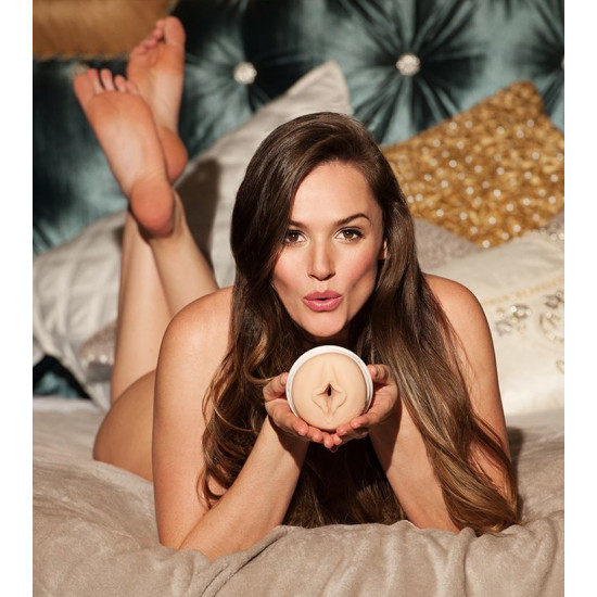 Мастурбатор со слепка вагины Tori Black, очень нежный Fleshlight Girls Tori Black Torrid