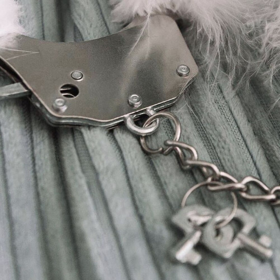 Металлические наручники для секса с белой пушистой отделкой Adrien Lastic Handcuffs White